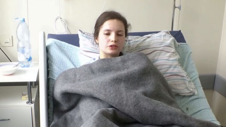 Во время ночного обстрела Киева девушка выжила, выпав с 9-го этажа