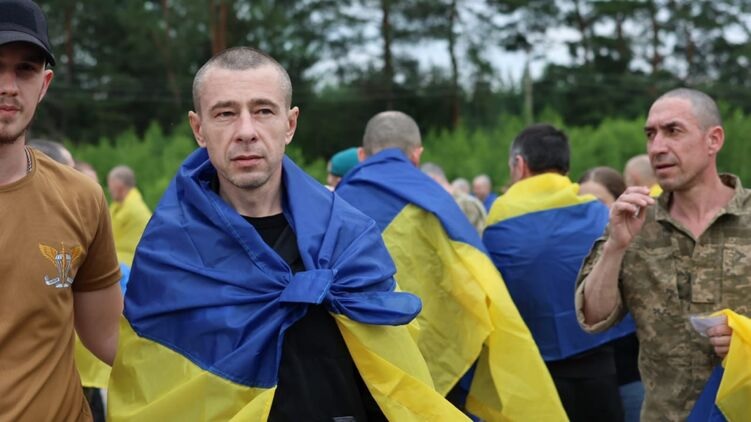 Домой вернулись военные и гражданские с болезнями в возрасте до 25 лет: Украина и РФ провели обмен пленными
