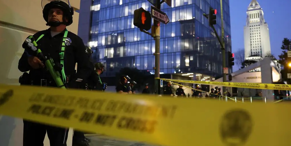 Автомобиль въехал в толпу в Лос-Анджелесе: десятки людей пострадали