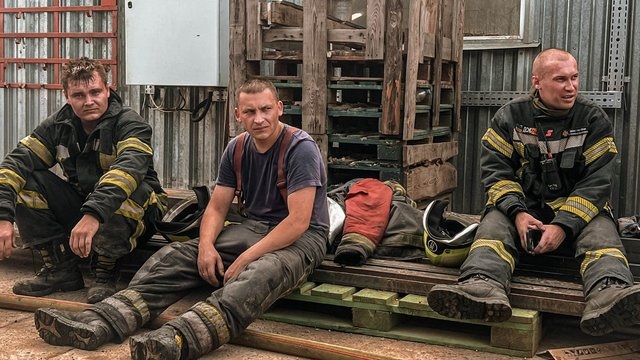 В ходе атак РФ в Броварском районе под Киевом произошел пожар, огонь охватил 8000 квадратных метров