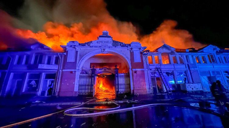 РФ атаковала рынок Привоз в Одессе и жилые дома: произошли пожары, разрушены квартиры