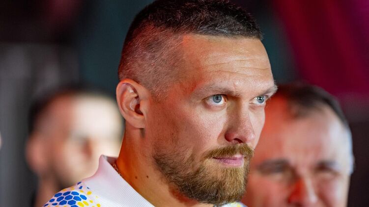 Усик победил Дюбуа нокаутом и стал абсолютным чемпионом в супертяжелом весе