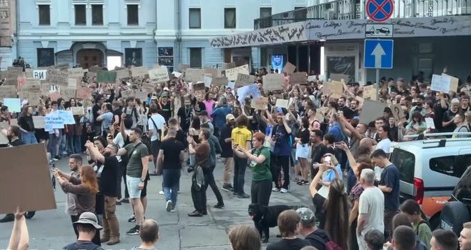 В Киеве, Львове и Днепре прошли протесты против сокращения полномочий САП и НАБУ