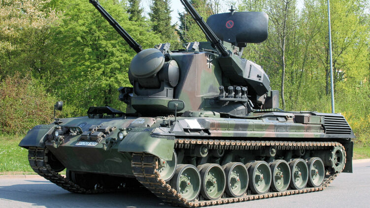 Украинские военные за свой счёт ремонтируют зенитки &#8212; нардеп Безуглая