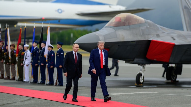 На Аляске Путин дал понять журналистам, что готов к встрече с Зеленским &#8212; журналисты