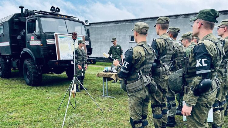 В Беларуси рассмотрят законопроект о введении военного положения из-за вторжения РФ в Украину
