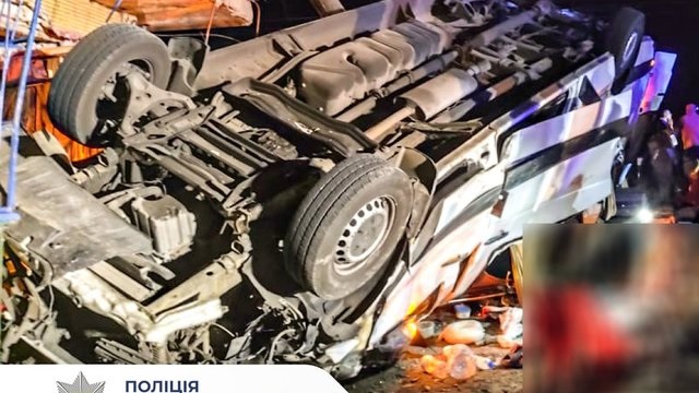 На Николаевщине перевернулся рейсовый микроавтобус: трое погибших, остальные пассажиры в больнице