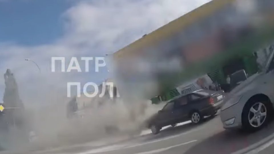 В Киевской области на дороге загорелся автомобиль