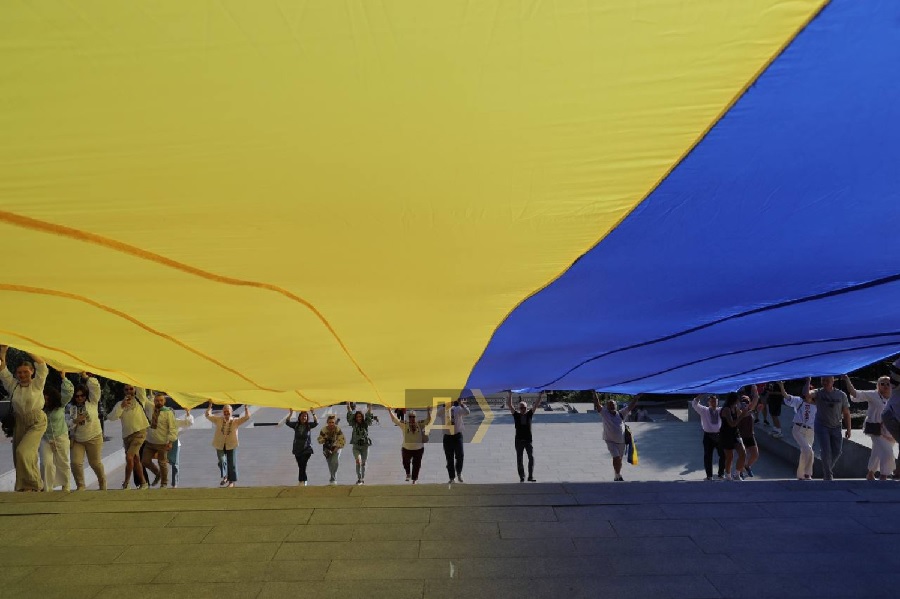 В Одессе подняли огромный флаг в День Независимости Украины: это первое масштабное мероприятие за годы войны