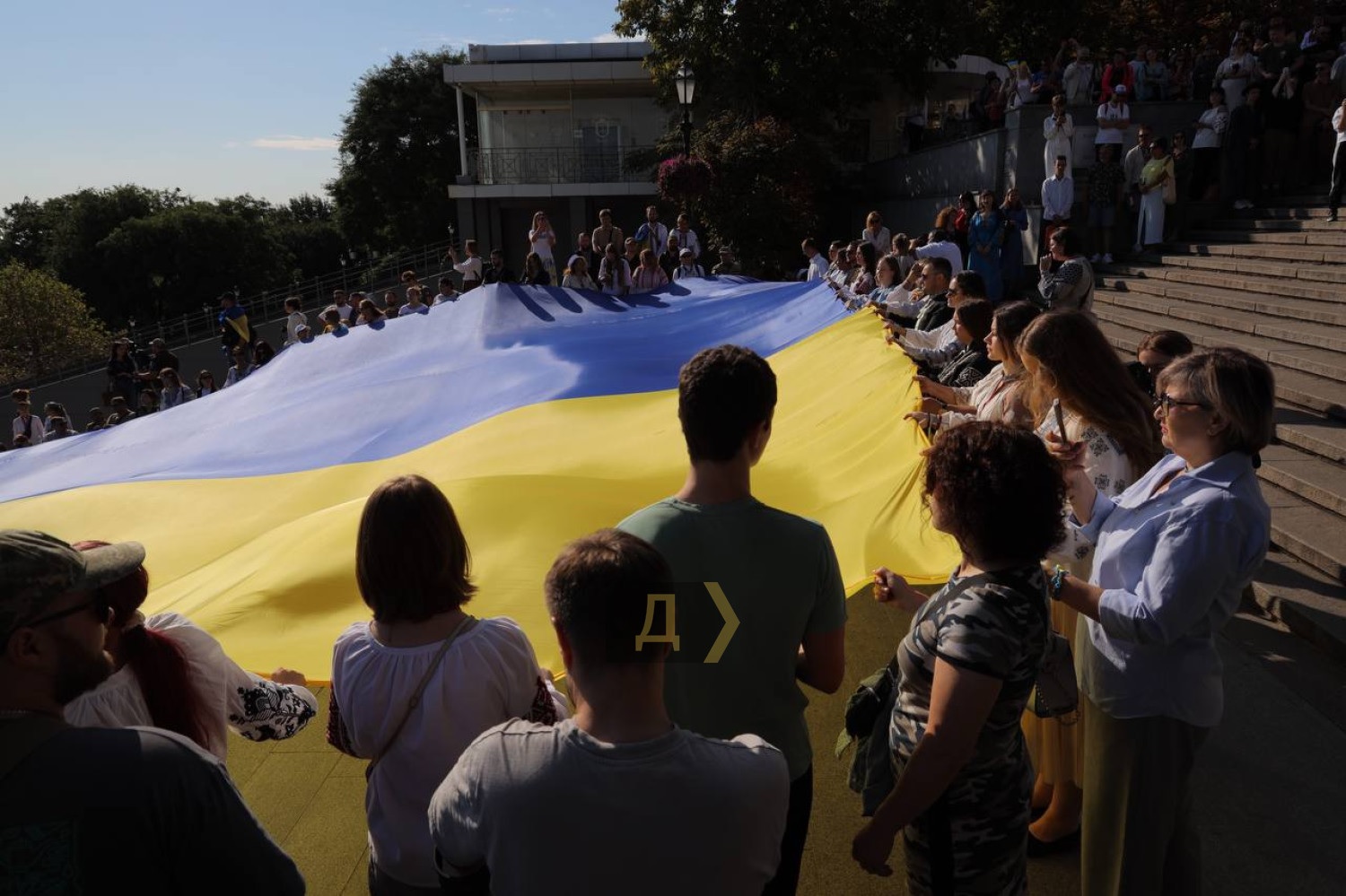 В Одессе подняли огромный флаг в День Независимости Украины: это первое масштабное мероприятие за годы войны