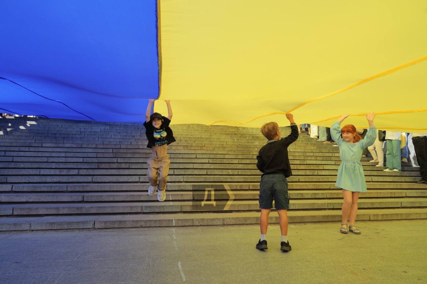 В Одессе подняли огромный флаг в День Независимости Украины: это первое масштабное мероприятие за годы войны