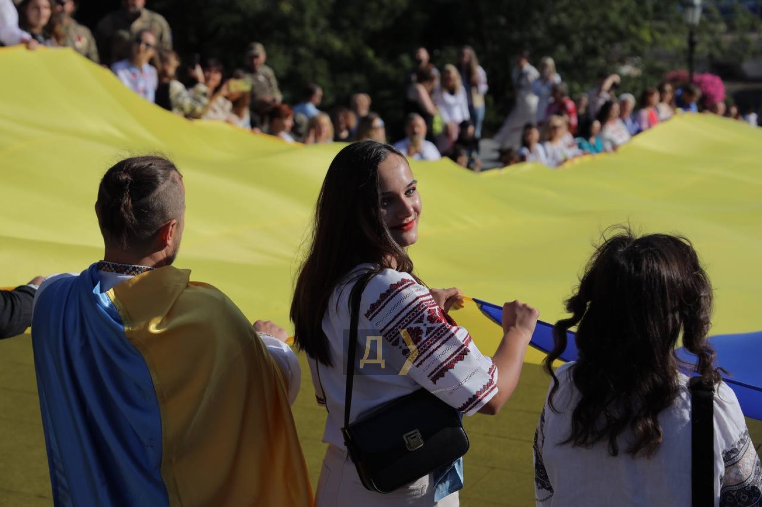 В Одессе подняли огромный флаг в День Независимости Украины: это первое масштабное мероприятие за годы войны