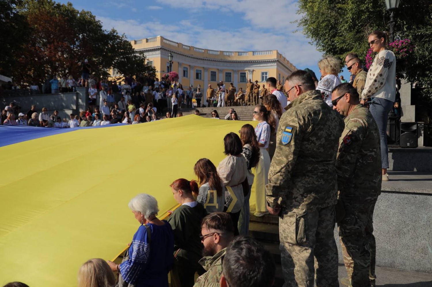 В Одессе подняли огромный флаг в День Независимости Украины: это первое масштабное мероприятие за годы войны