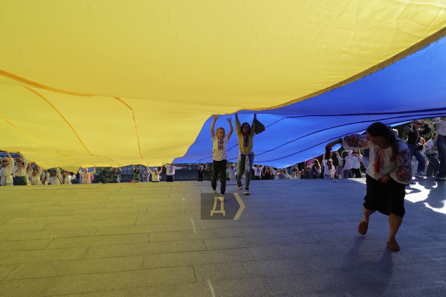 В Одессе подняли огромный флаг в День Независимости Украины: это первое масштабное мероприятие за годы войны