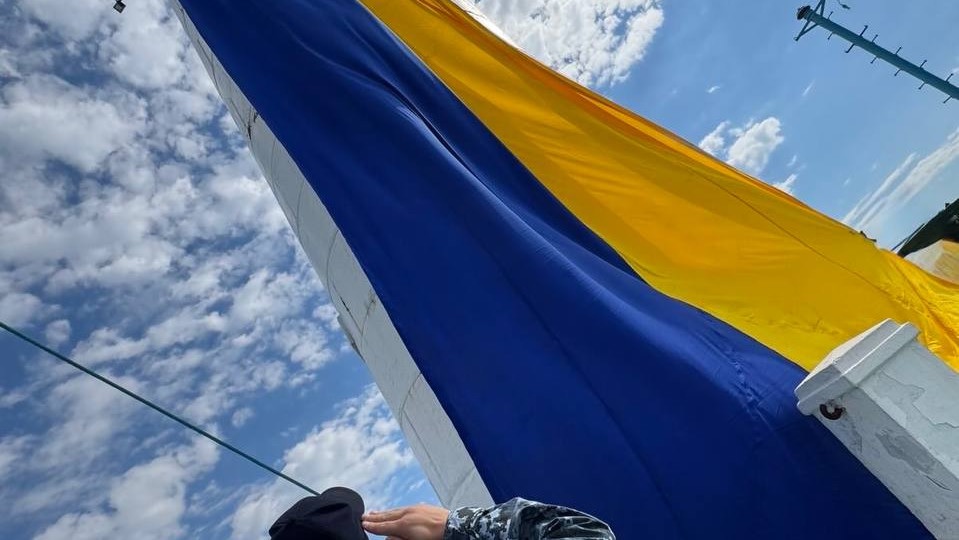 В Одессе подняли огромный флаг в День Независимости Украины: это первое масштабное мероприятие за годы войны