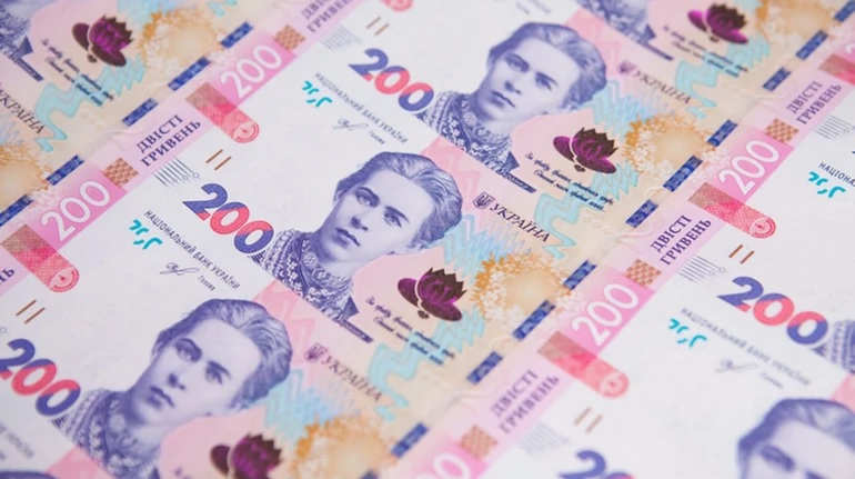 НБУ временно перестал печатать новые банкноты номиналом 100 и 200 гривен