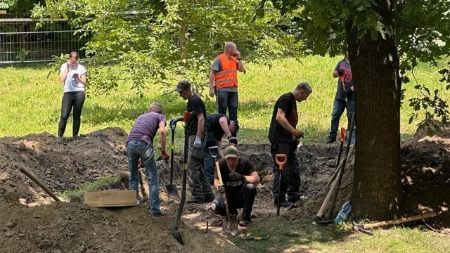 Захоронения с погибшими в 1939 году солдатами найдены во время эксгумационных работ на Збоищах на окраине Львова