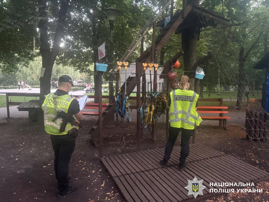 В Киеве на канатной дороге в парке &#171;Победа&#187; травмировались двое детей