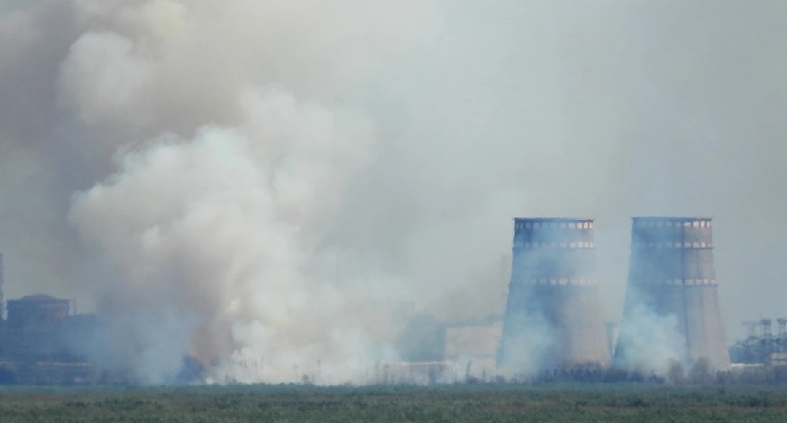 Рядом с Запорожской АЭС заметили пожар: предварительно горит грузовой порт