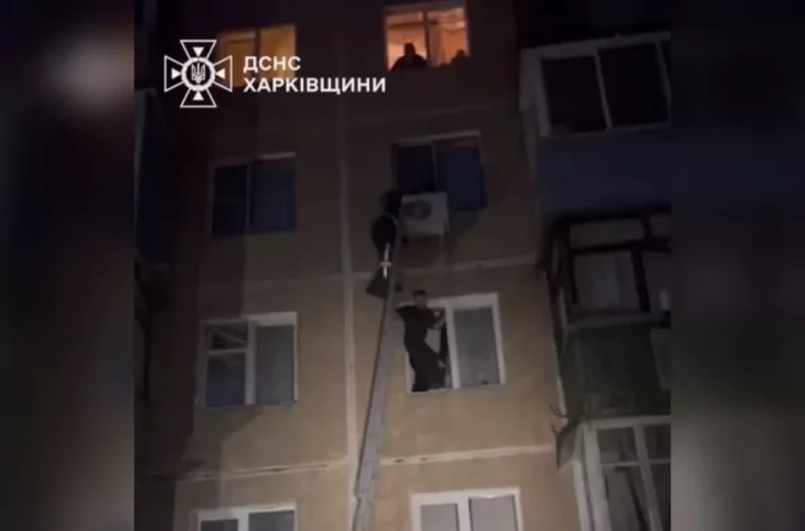 В Харькове ребенок выпал из окна пятого этажа на кондиционер