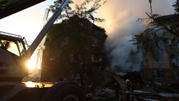 Не менее 8 погибших, 38 человек ранены: РФ массированно обстреляла Киев