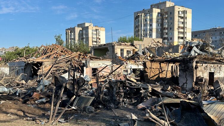 Не менее семи пострадавших: по Николаеву нанесен ракетный удар