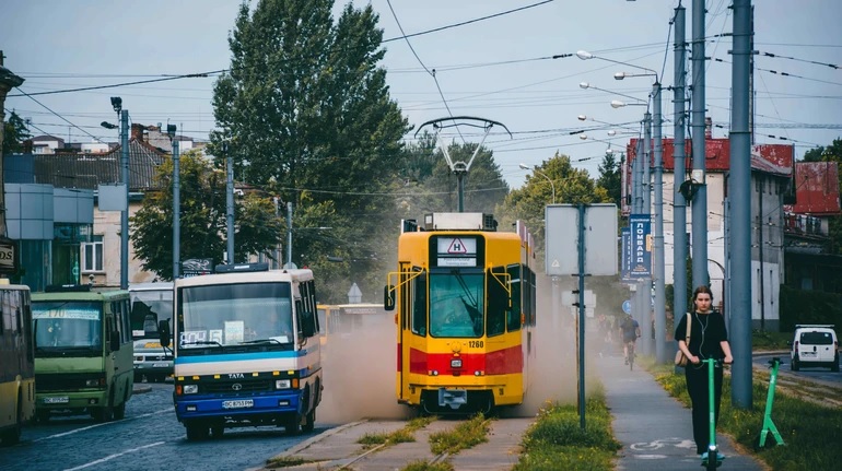 Во Львове начали тестировать швейцарские трамваи