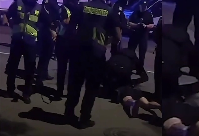 В Виннице женщины пытались освободить запертых военкомами на стадионе мужчин 