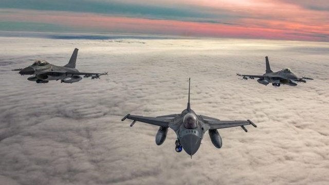 США подняли в небо истребители F-16 для контроля за российскими самолётами в районе Аляски