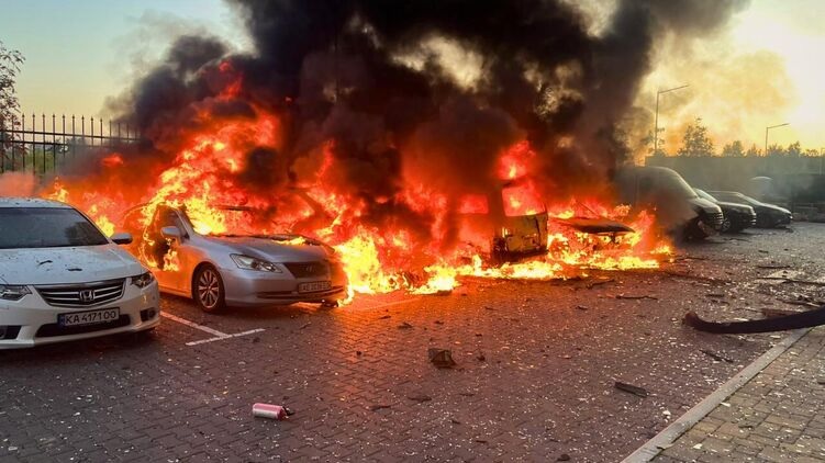 РФ обстреляла дронами и ракетами Киевскую область, повреждены дома и авто