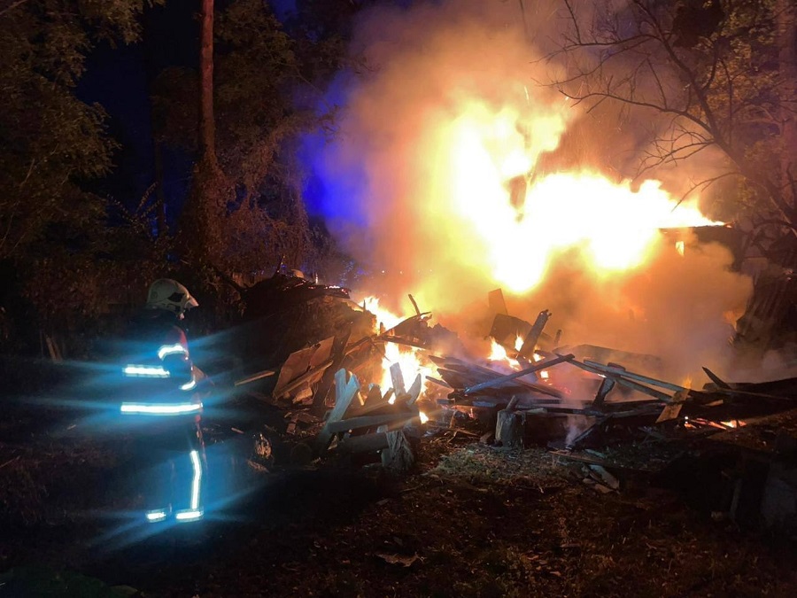 Горели складские помещения: РФ атаковала дронами Киевскую область