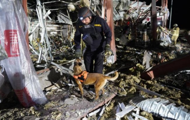 РФ ударила дроном по АЗС на Полтавщине: произошел пожар, ранены водители и сотрудник