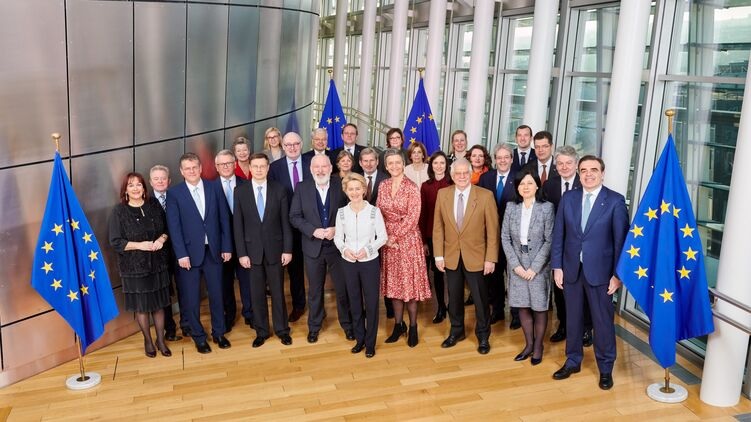 Евросоюз столкнулся с кризисом беспомощности лидеров – Bloomberg