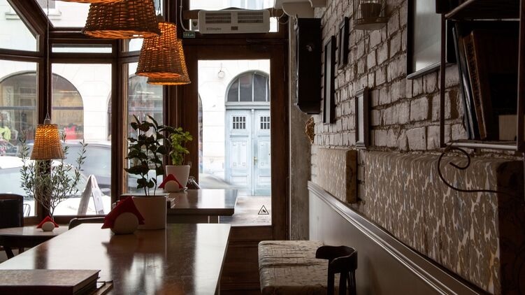 В Ровно из-за массового отъезда молодых работников за границу закрывается кафе