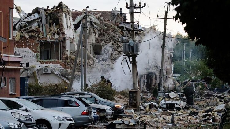 РФ совершила массированную атаку на Киев: разрушена целая улица, есть погибшие