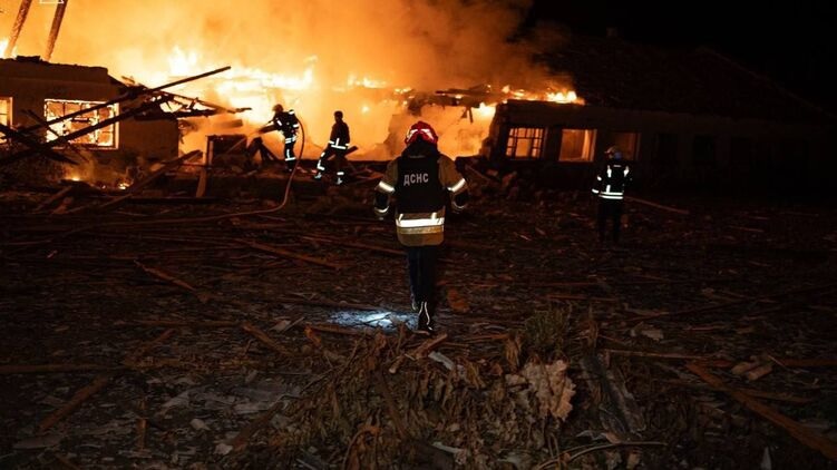 РФ атаковала дронами Сумы и Нежин: после взрывов начались пожары