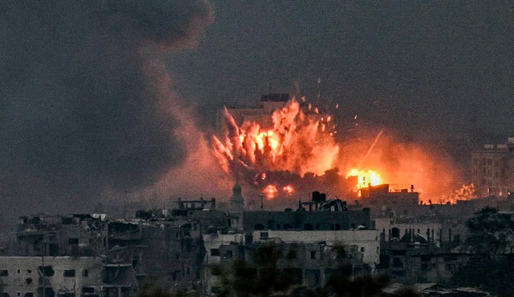 Израиль усилил удары по высотным домам в Секторе Газе