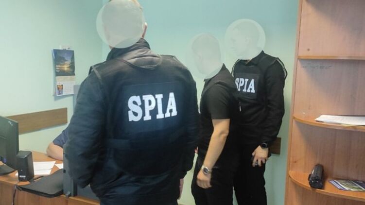 В Молдове пограничник отобрал деньги у украинских уклонистов и вернул в Украину