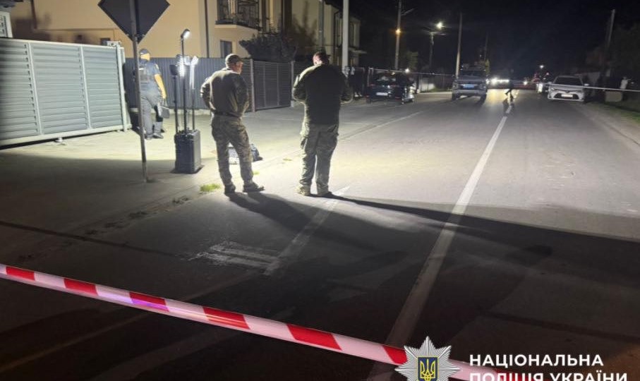 Под Львовом прогремел взрыв: повреждены окна и автомобили, на месте работает полиция