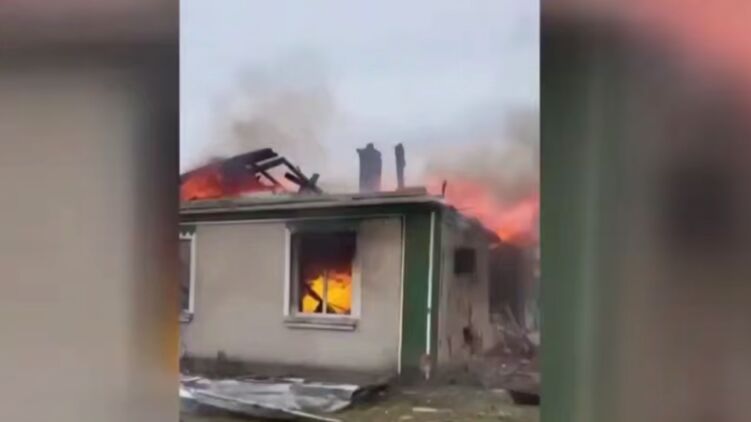 На Волыни ракета выпала из украинского самолета на дом, произошел пожар &#8212; СМИ