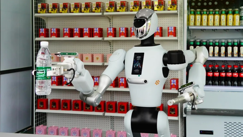 В Пекине открыли продуктовый магазин, где продавцом работает человекоподобный робот