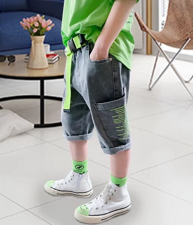 В киевской гимназии на Печерске произошел конфликт между родителями и директором из-за шорт, вмешалась полиция