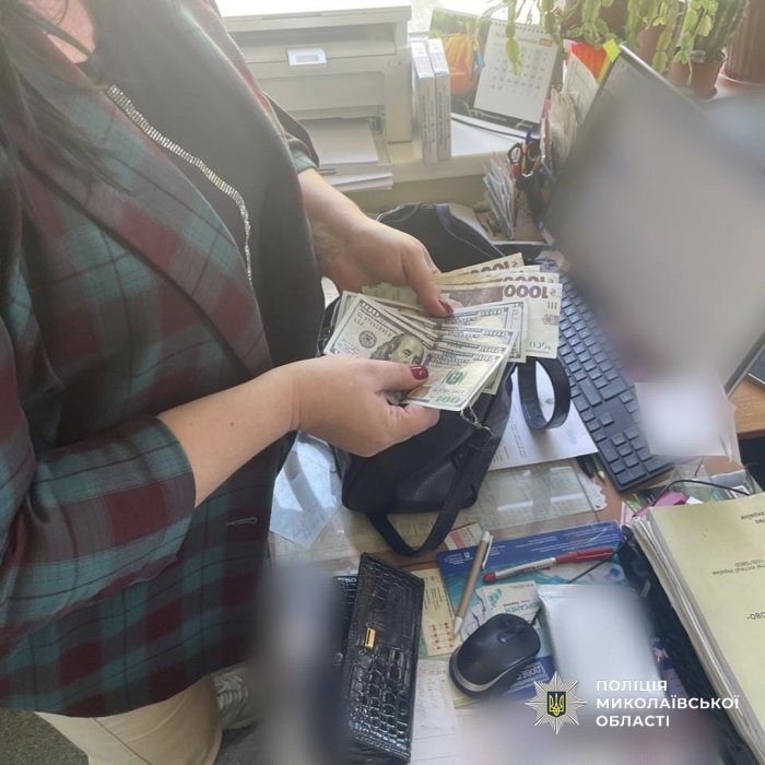 Взятка за отсрочку от призыва: николаевские полицейские задержали двух жительниц Херсонской области