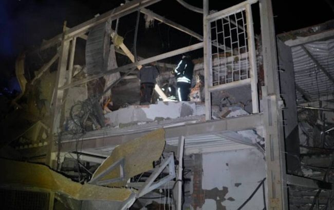 Поврежденные многоэтажки и 10 помещений: кадры последствий удара по Запорожью
