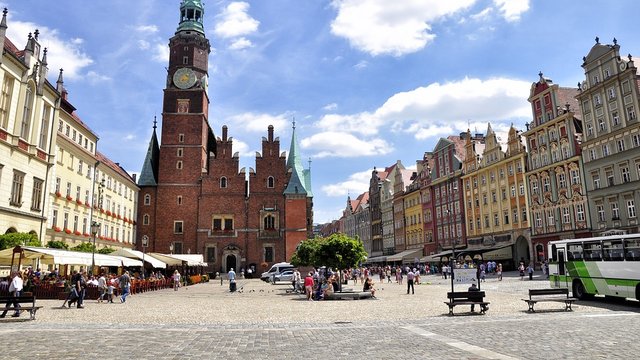 Во Вроцлаве над мужчиной издевались украинские подростки &#8212; местная полиция