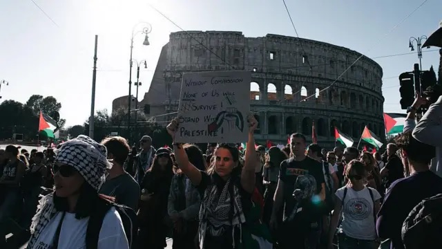 На пропалестинских протестах в Барселоне ранены 20 полицейских, 8 человек задержали