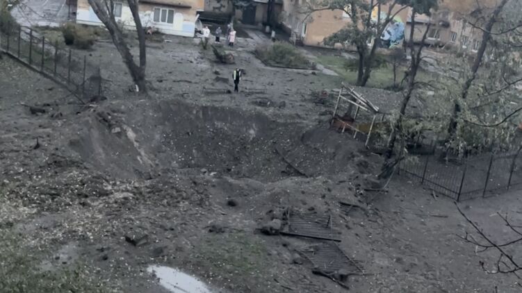 РФ ударила ракетой по левому берегу Киева: гремели взрывы, произошли пожары, перекрыты дороги