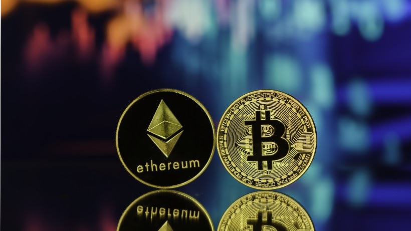 11 октября на мировом рынке криптовалют приозошел обвал: аналитик пишет, чего ожидать держателям биткоинов и эфириума