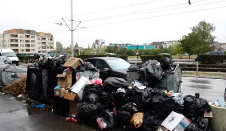 В Софии в Болгарии не подписали контракты о вывозе мусора: пока что эту работу выполняют волонтеры 