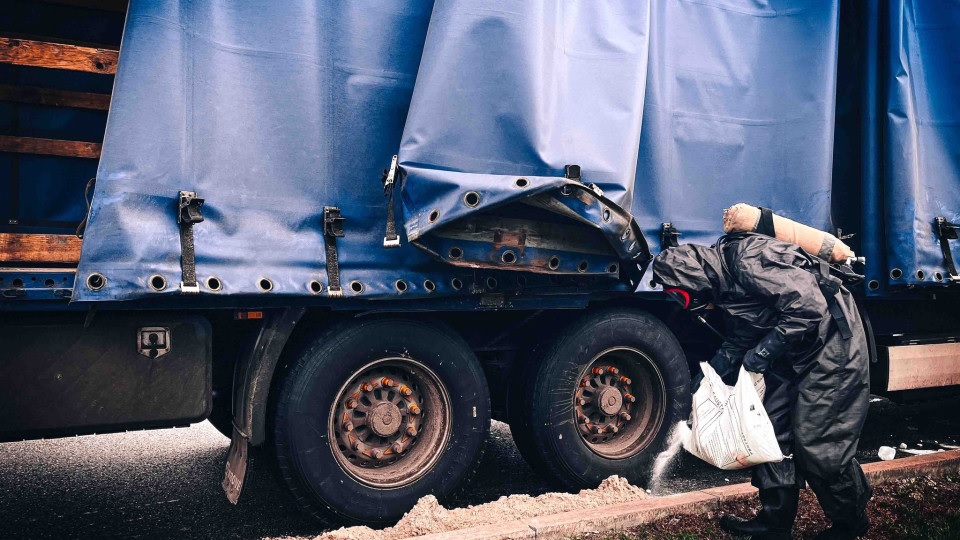 В Киевской области произошла утечка азотной кислоты из цистерны